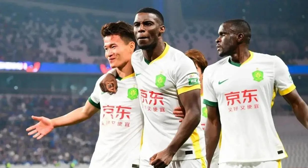 国安客场战胜上港，提升排名的简单介绍