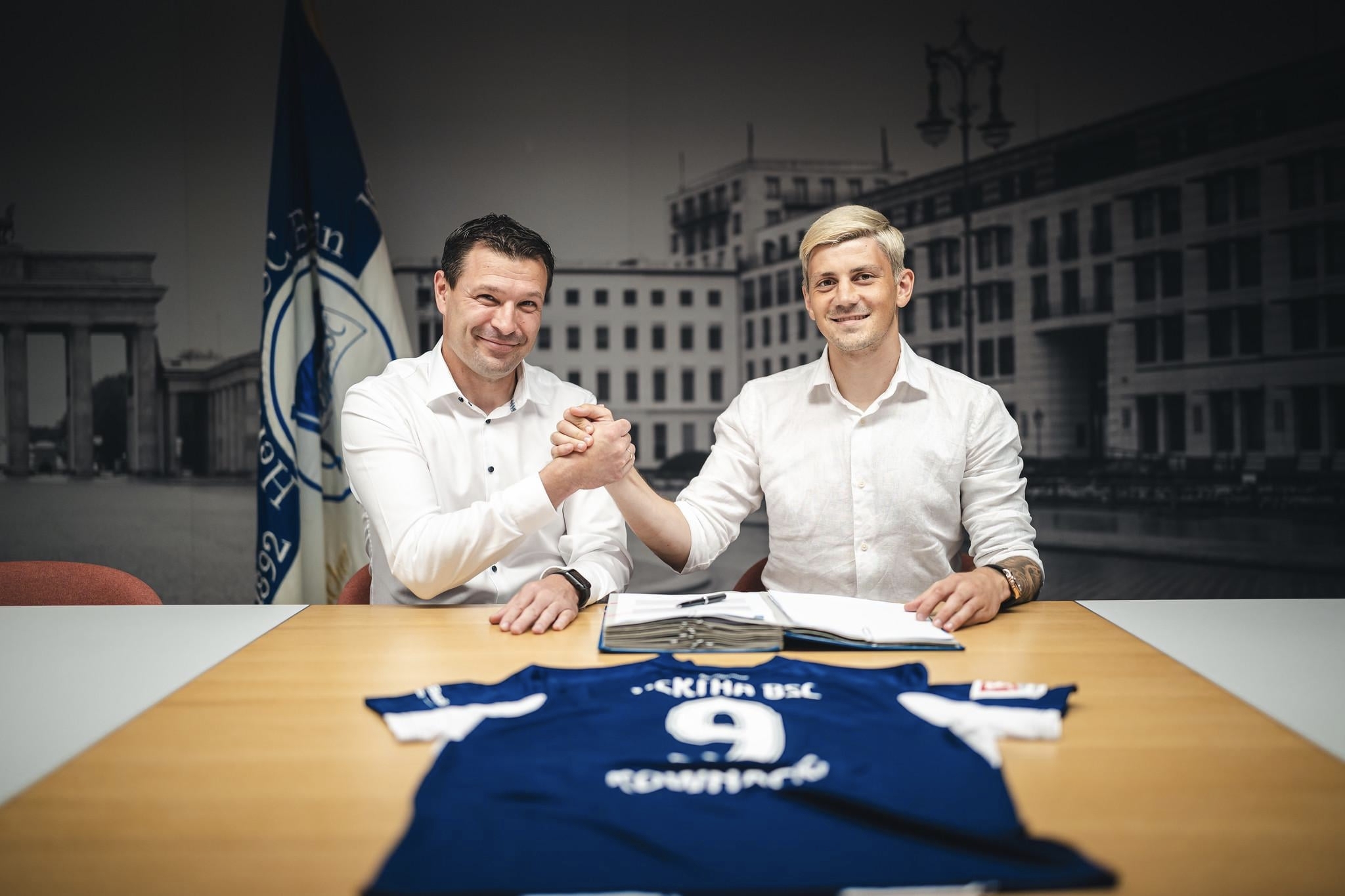 不莱梅前锋受伤，球队进攻受影响的简单介绍