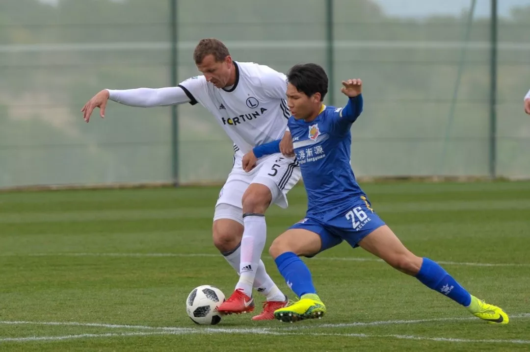 九游体育中国官网-波兰篮球联赛热身赛开踢，球员状态佳