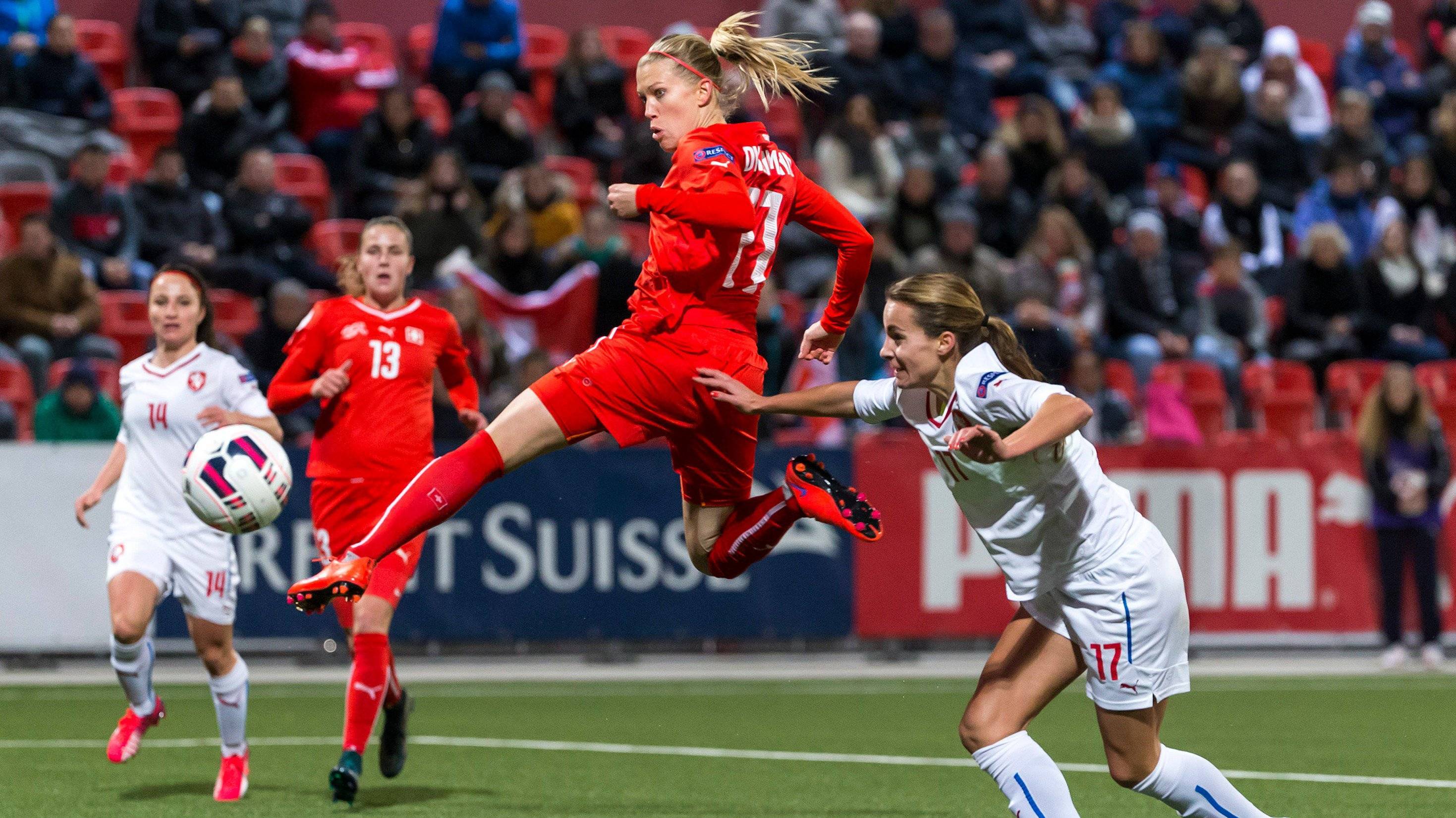 包含英格兰国家队士气高涨，备战挪威，冲击欧锦赛资格的词条