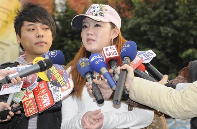 冲出禁区:瑞士桊奥右脚脚自崩展开 冲出禁区:瑞士桊奥右脚脚自崩展开